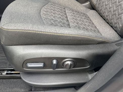 Used 2024 Chevrolet Equinox LT FWD image 14