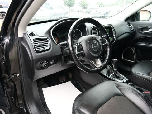 Used 2020 Jeep Compass Latitude AWD/4WD image 3