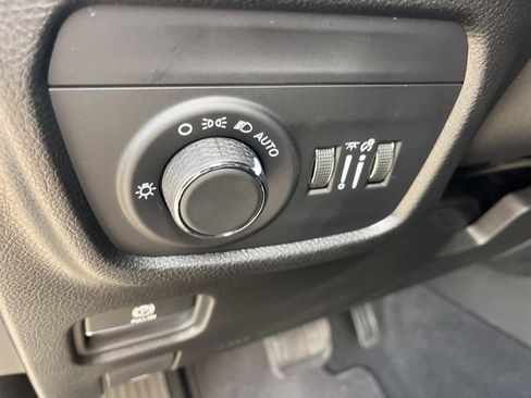 Used 2024 Jeep Grand Cherokee Altitude image 16