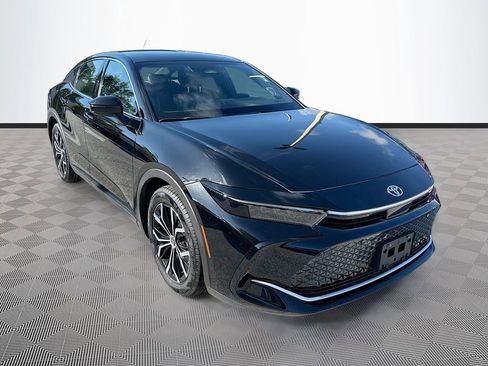 Used 2024 Toyota Crown Limited image 4