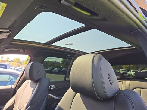 Used 2022 BMW X5 xDrive40i w/ Parking Assistance Package image 28