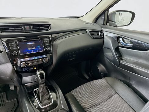 Used 2021 Nissan Rogue Sport SV FWD image 20