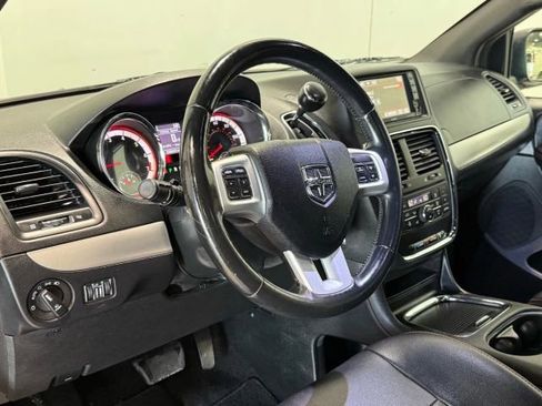 Used 2017 Dodge Grand Caravan GT image 12