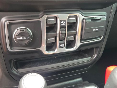 Used 2023 Jeep Wrangler Unlimited Sahara AWD/4WD image 24