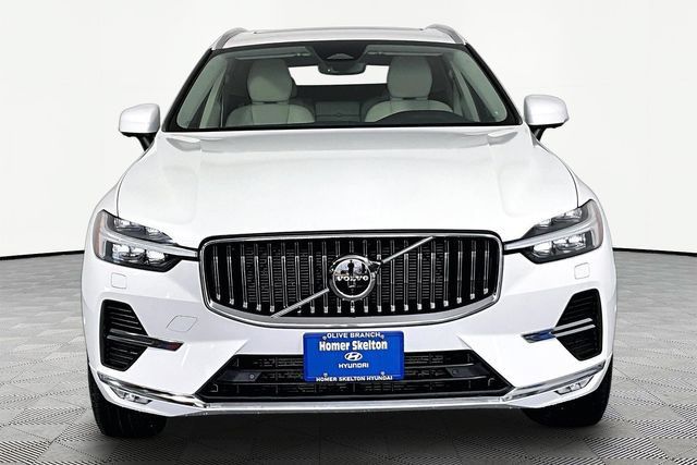 Used 2023 Volvo XC60 B5 Plus w/ Climate Package AWD/4WD image 3