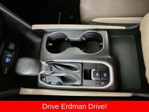 Used 2020 Hyundai Santa Fe SE FWD image 18