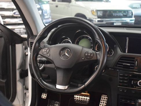 Used 2011 Mercedes-Benz E 550 Coupe image 38