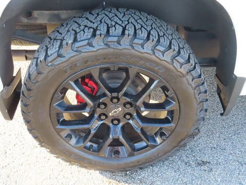 Used 2024 Chevrolet Silverado 1500 High Country AWD/4WD image 16