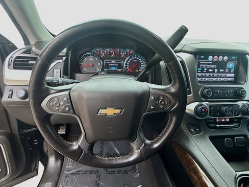 Used 2020 Chevrolet Suburban LT w/ Luxury Package RWD image 10