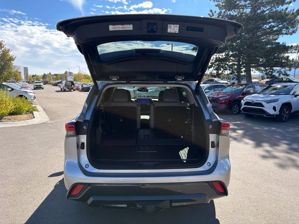 Used 2023 Toyota Highlander Limited AWD/4WD image 18