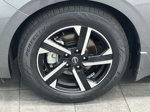 Used 2025 Nissan Sentra SV FWD image 6
