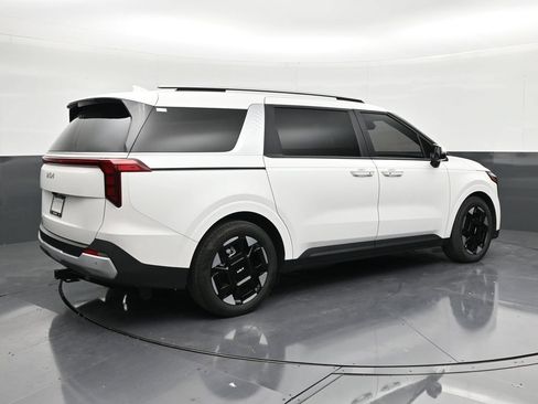Used 2025 Kia Carnival EX FWD image 5