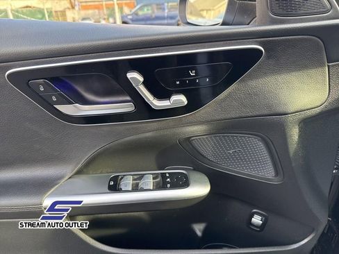 Used 2025 Mercedes-Benz C 300 4MATIC Sedan image 15