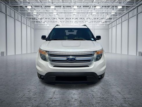 Used 2014 Ford Explorer XLT w/ Equipment Group 202A FWD image 2