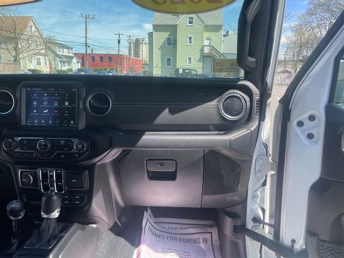 Used 2023 Jeep Wrangler Sahara image 28