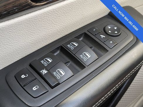 Used 2024 Chrysler Pacifica Limited FWD image 26