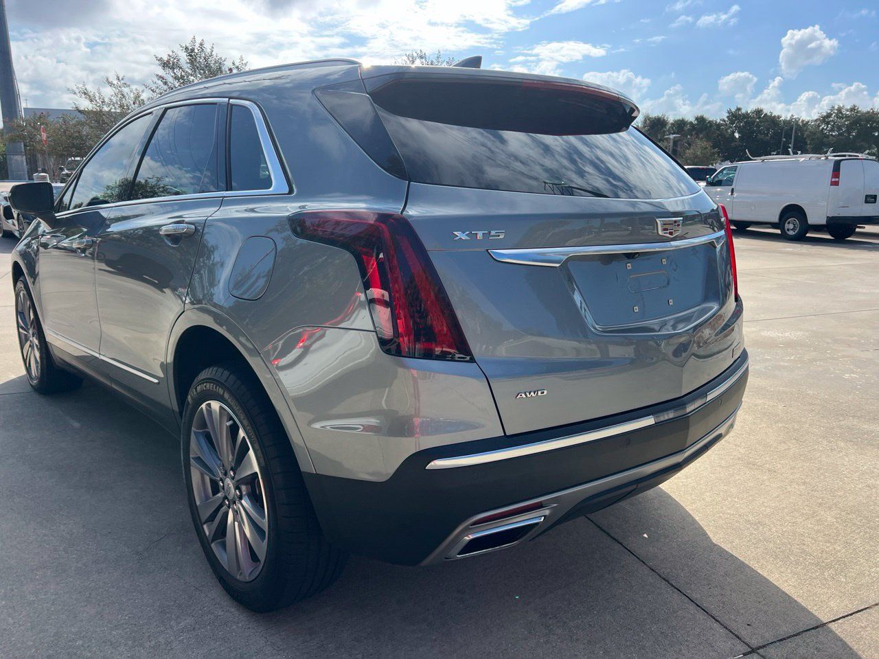 Used 2025 Cadillac XT5 Premium Luxury w/ LPO, Floor Liner Package AWD/4WD image 6