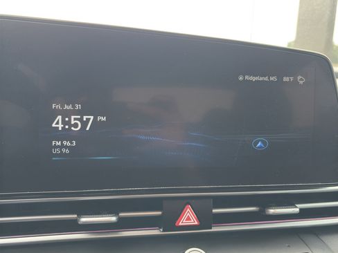 Used 2024 Hyundai Elantra SEL FWD image 19