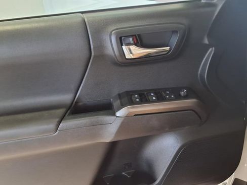 Used 2022 Toyota Tacoma TRD Sport AWD/4WD image 18