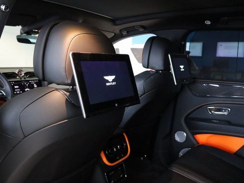 Used 2025 Bentley Bentayga image 7