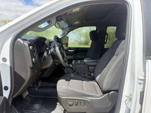 Used 2025 Chevrolet Silverado 2500 Custom w/ Custom Value Package AWD/4WD image 9