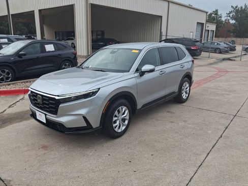 Used 2025 Honda CR-V LX image 1