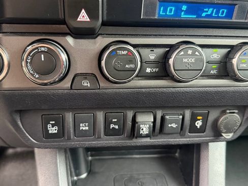 Used 2021 Toyota Tacoma TRD Off-Road w/ Technology Package AWD/4WD image 21