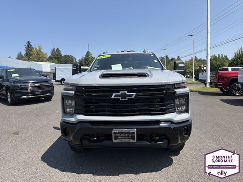 Used 2025 Chevrolet Silverado 2500 Custom w/ Custom Value Package AWD/4WD image 8