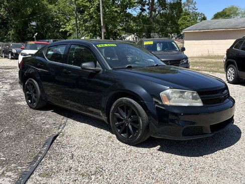 Used 2014 Dodge Avenger SE w/ Blacktop Package FWD image 2