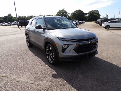 Used 2025 Chevrolet TrailBlazer RS w/ Driver Confidence Package FWD image 2