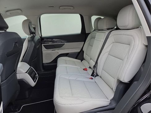 New 2026 Lincoln Nautilus Premier AWD/4WD image 9