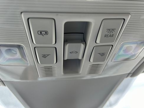 Used 2024 Volkswagen Tiguan Wolfsburg Edition FWD image 17