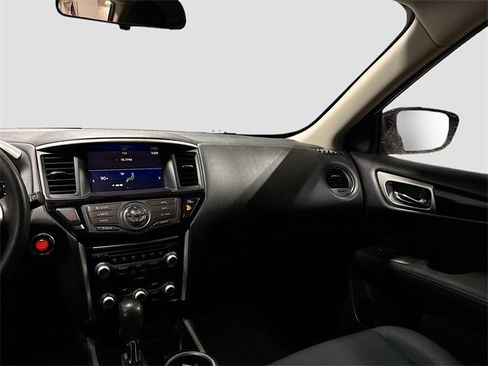 Used 2017 Nissan Pathfinder S image 23