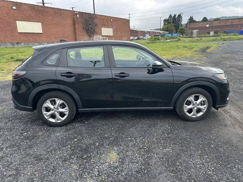 Used 2024 Honda HR-V LX image 9