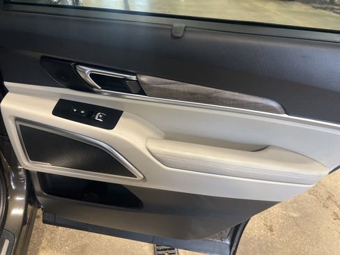 Used 2021 Kia Telluride SX w/ SX Prestige Package image 18