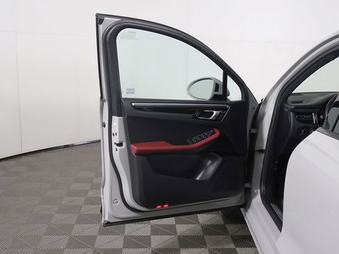 Used 2023 Porsche Macan S AWD/4WD image 21