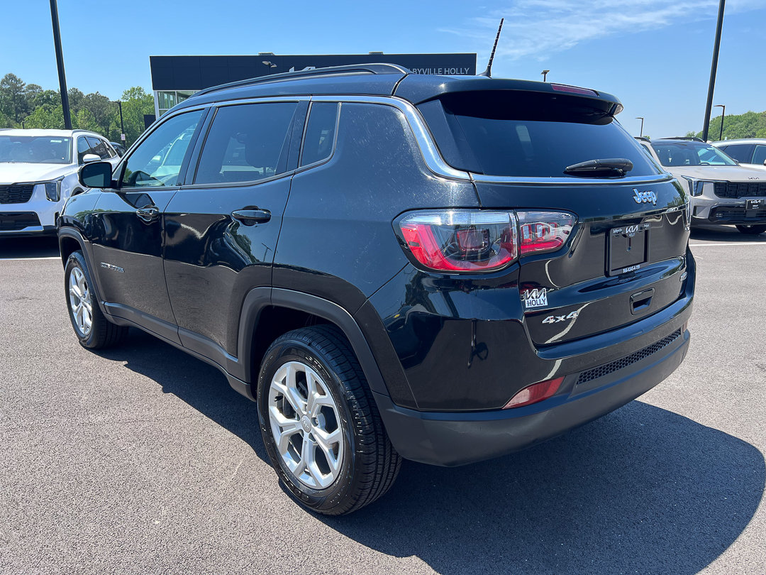 Used 2024 Jeep Compass Latitude AWD/4WD image 3