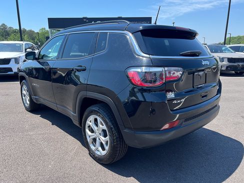 Used 2024 Jeep Compass Latitude AWD/4WD image 3