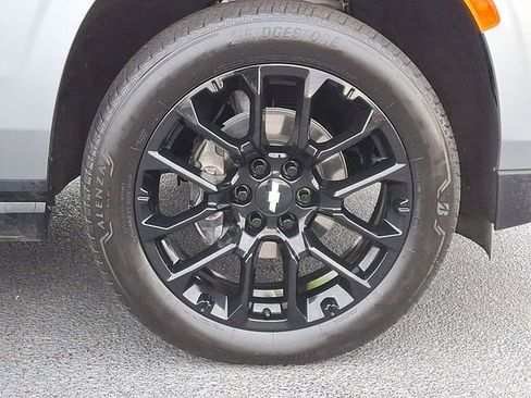 Certified 2024 Chevrolet Suburban High Country image 11