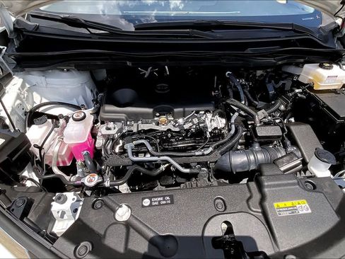 Used 2024 Toyota Sienna XLE FWD image 32