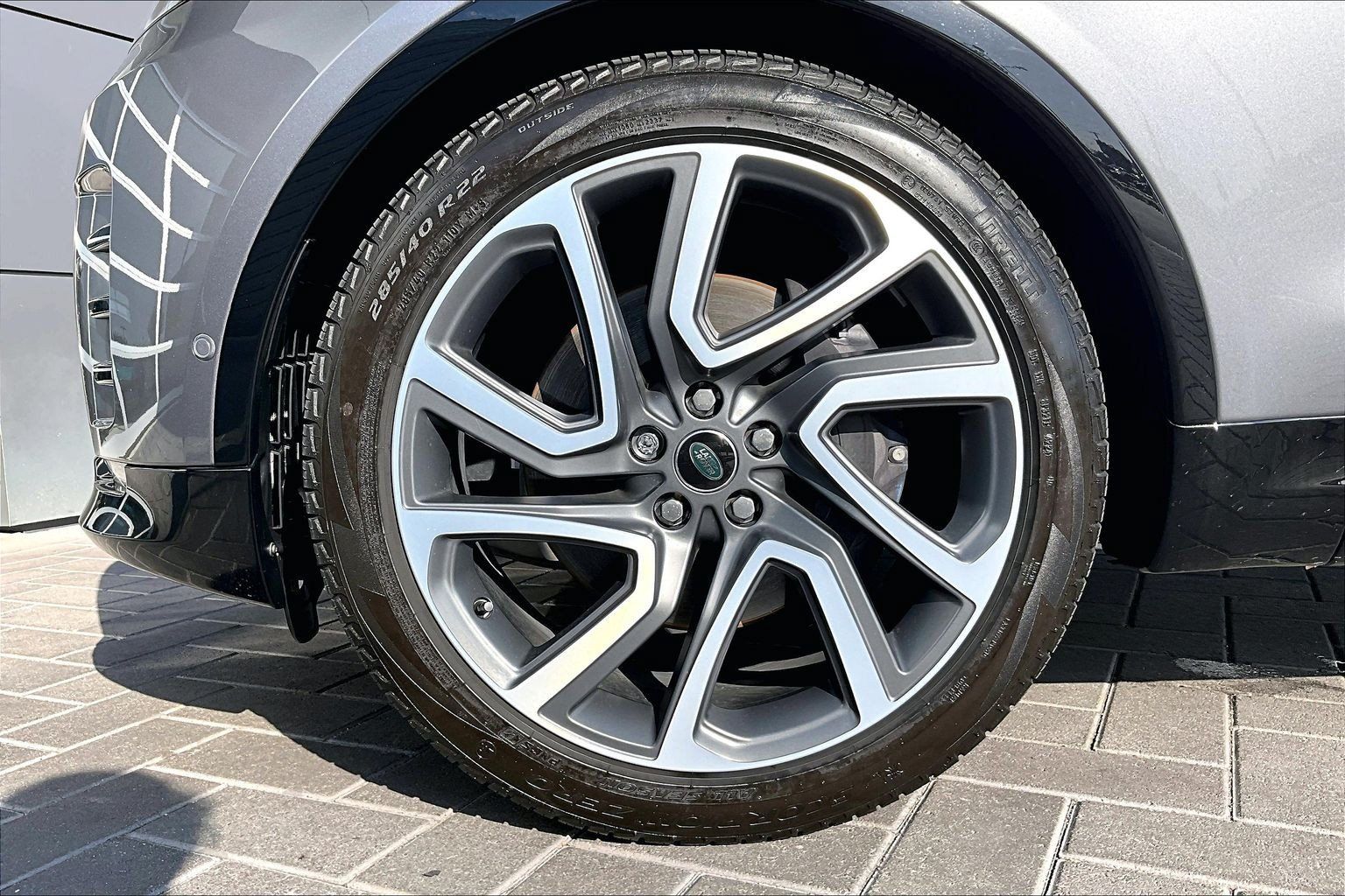 Used 2025 Land Rover Discovery Dynamic SE AWD/4WD image 8