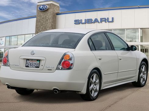 Used 2004 Nissan Altima 3.5 SE w/ Leather Pkg image 4