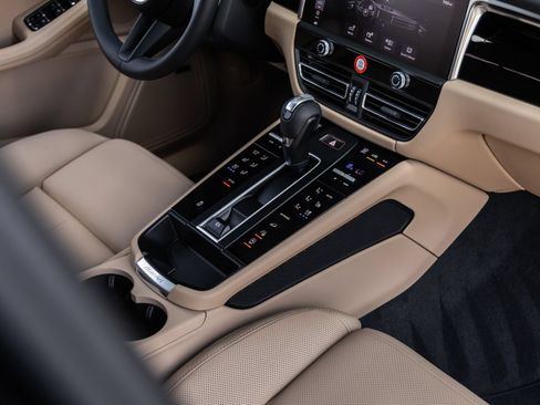 New 2026 Porsche Macan AWD/4WD image 29