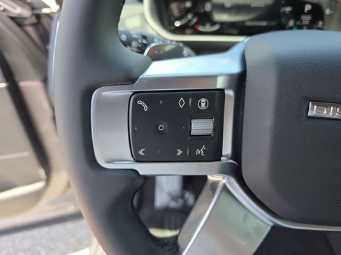 New 2025 Land Rover Discovery S image 30