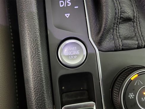 Used 2021 Volkswagen Atlas SEL Premium image 31