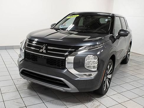 Used 2025 Mitsubishi Outlander SE AWD/4WD image 1
