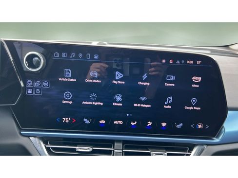 Certified 2025 Chevrolet Equinox EV LT w/ Convenience Package image 18