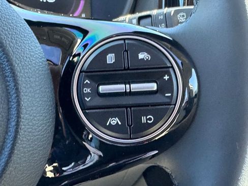 Used 2025 Kia Soul EX image 18