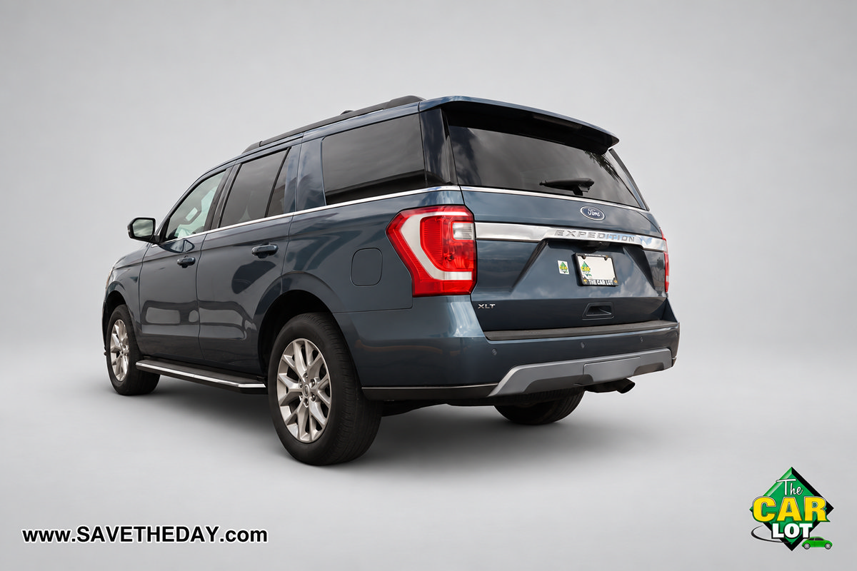 Used 2020 Ford Expedition XLT w/ Equipment Group 202A AWD/4WD image 6
