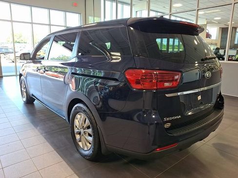 Used 2019 Kia Sedona LX FWD image 4